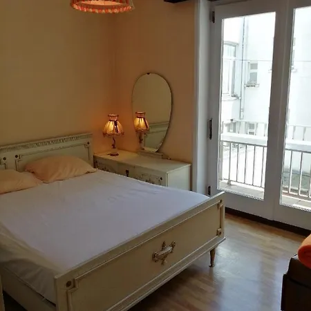 Ruim Appartement, Frontaal Zeezicht, 2 Slaapkamers, Prive Parking Mogelijk *