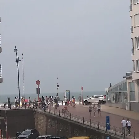 Ruim Appartement, Frontaal Zeezicht, 2 Slaapkamers, Prive Parking Mogelijk *