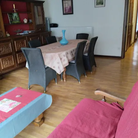 Ruim Appartement, Frontaal Zeezicht, 2 Slaapkamers, Prive Parking Mogelijk