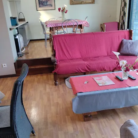 Ruim Appartement, Frontaal Zeezicht, 2 Slaapkamers, Privé Parking Mogelijk Appartamento *