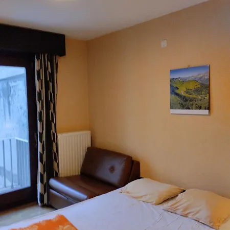 Ruim Appartement, Frontaal Zeezicht, 2 Slaapkamers, Prive Parking Mogelijk