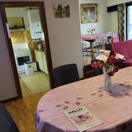 Ruim Appartement, Frontaal Zeezicht, 2 Slaapkamers, Prive Parking Mogelijk *