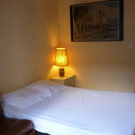 Ruim Appartement, Frontaal Zeezicht, 2 Slaapkamers, Privé Parking Mogelijk *